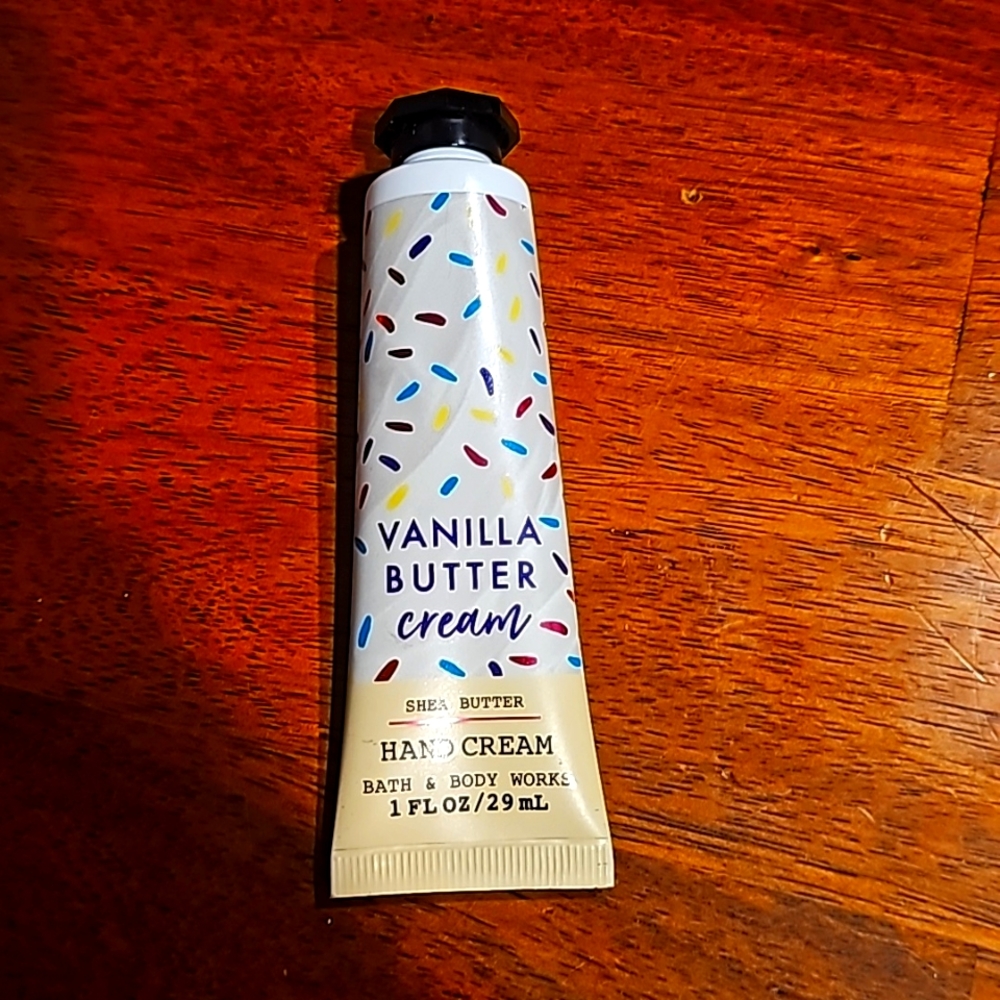 New Vanilla Butter Cream hand cream. Bath and Body Works. 1 fl oz